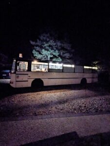 Bus nuit slowlife vanlife buslife nomade nomadisme